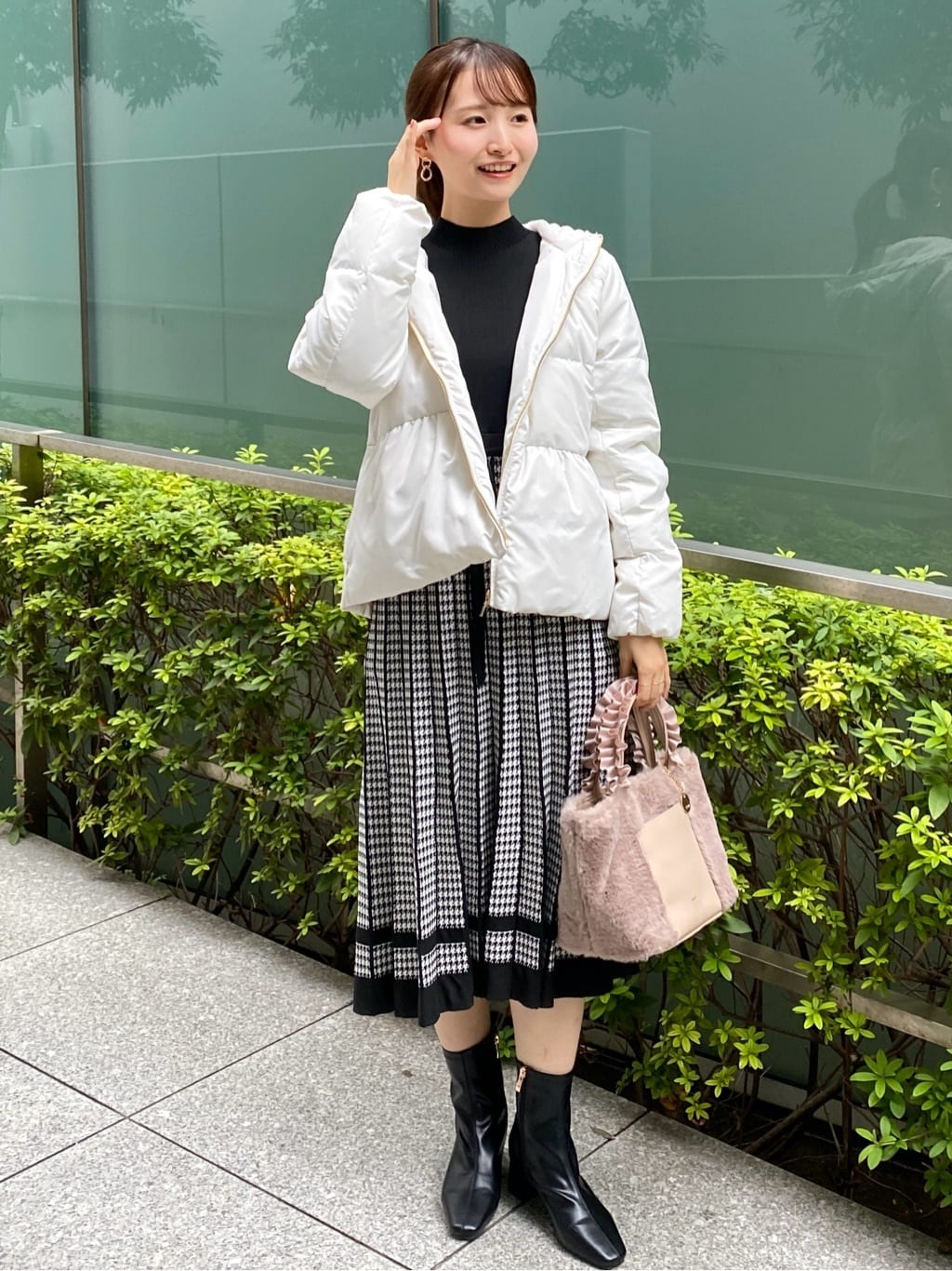みさかさんの「index｜KAWADAダウンペプラムショートコート【撥水／洗濯機OK／静電気防止裏地】」を使ったコーディネート