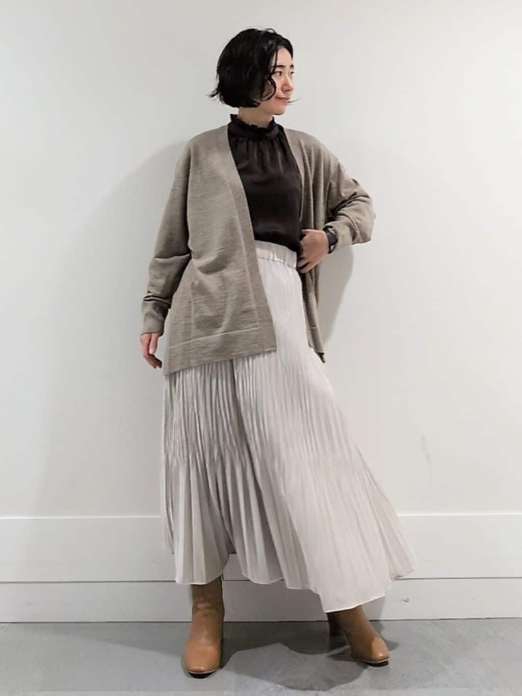 ミズタさんの「UNTITLED｜【アンサンブル可/洗える/ボタンなし】シルクウールカシミヤ 着流しカーディガン」を使ったコーディネート