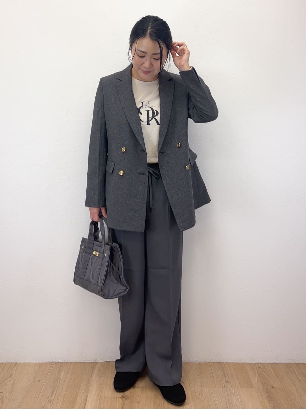 Takeさんの「OPAQUE.CLIP｜ロングロゴTシャツ【洗濯機OK】」を使ったコーディネート