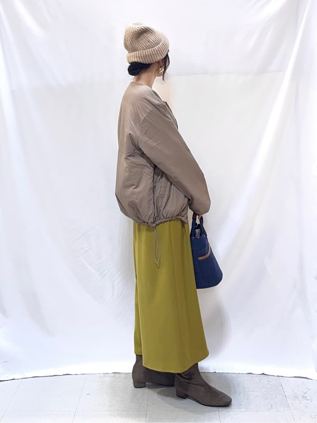𝐇𝐢𝐫𝐨𝐦𝐢さんの「SHOO･LA･RUE｜【S-LL/2点セット】脚のラインを拾いにくい ベルト付きタックスカーチョパンツ」を使ったコーディネート
