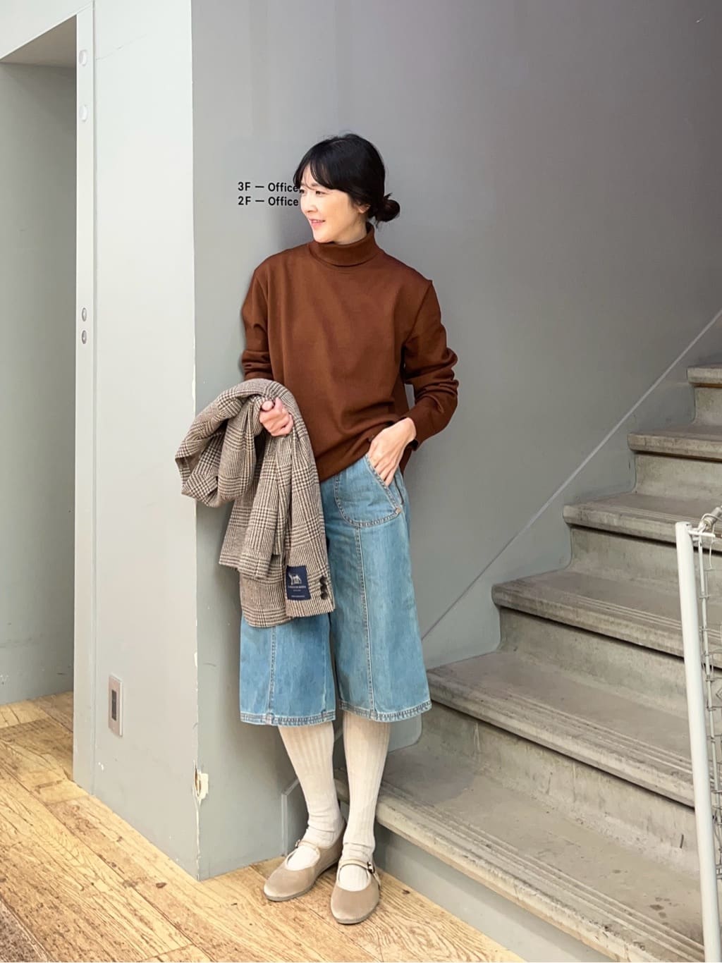 神野（jinno）さんの「TAKEO KIKUCHI｜アンチピリング タートルネック ニット」を使ったコーディネート