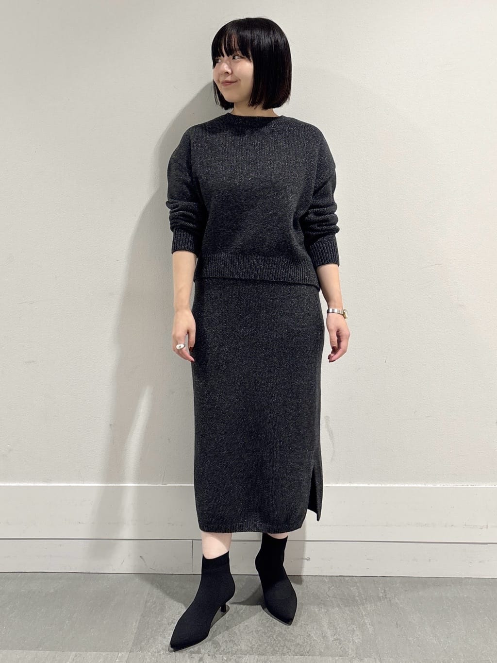 モエカさんの「UNTITLED｜【セットアップ可/ゆったり】ウール混ラメニット」を使ったコーディネート
