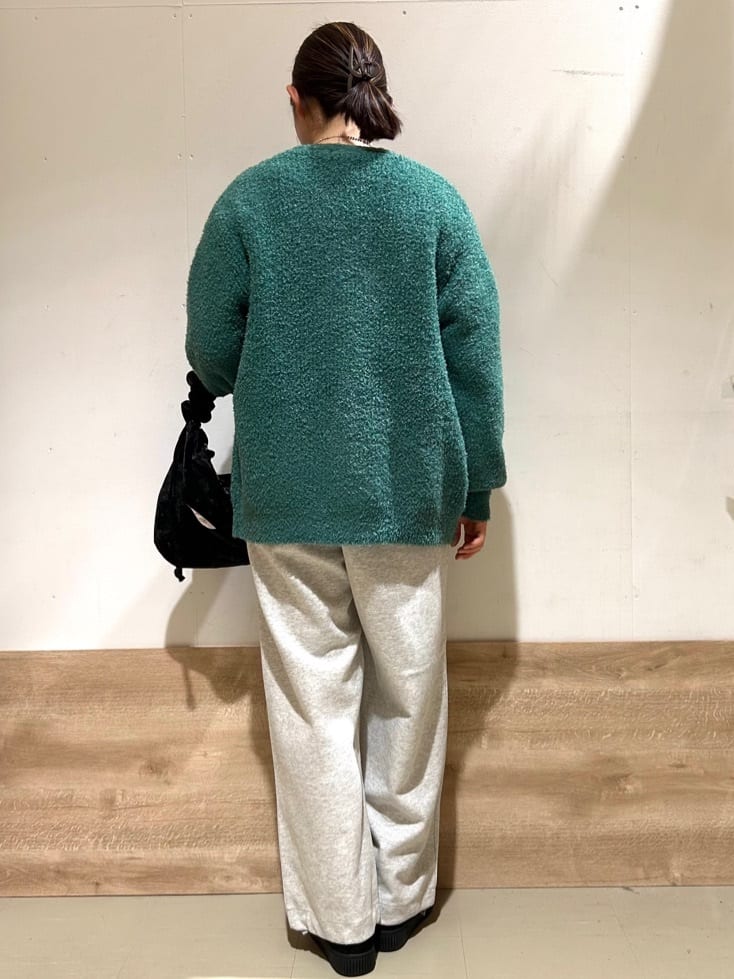 花さんの「SHOO･LA･RUE｜【洗濯機可/ちくちくしにくい】大人のための スウェットライク刺繍ロゴニット」を使ったコーディネート