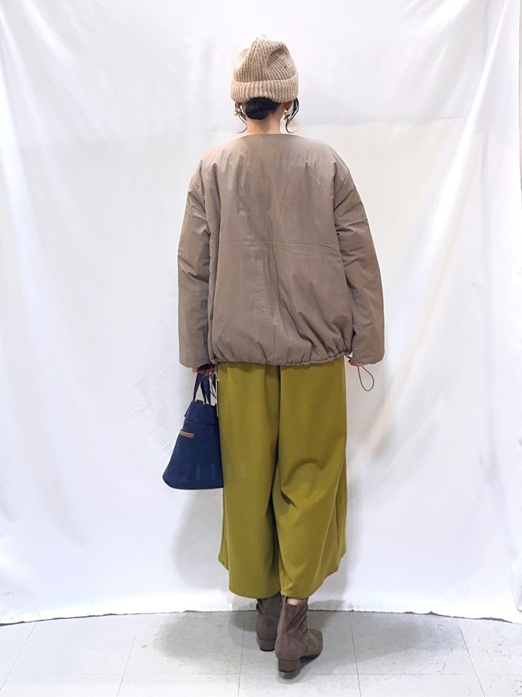 𝐇𝐢𝐫𝐨𝐦𝐢さんの「SHOO･LA･RUE｜【S-LL/2点セット】脚のラインを拾いにくい ベルト付きタックスカーチョパンツ」を使ったコーディネート