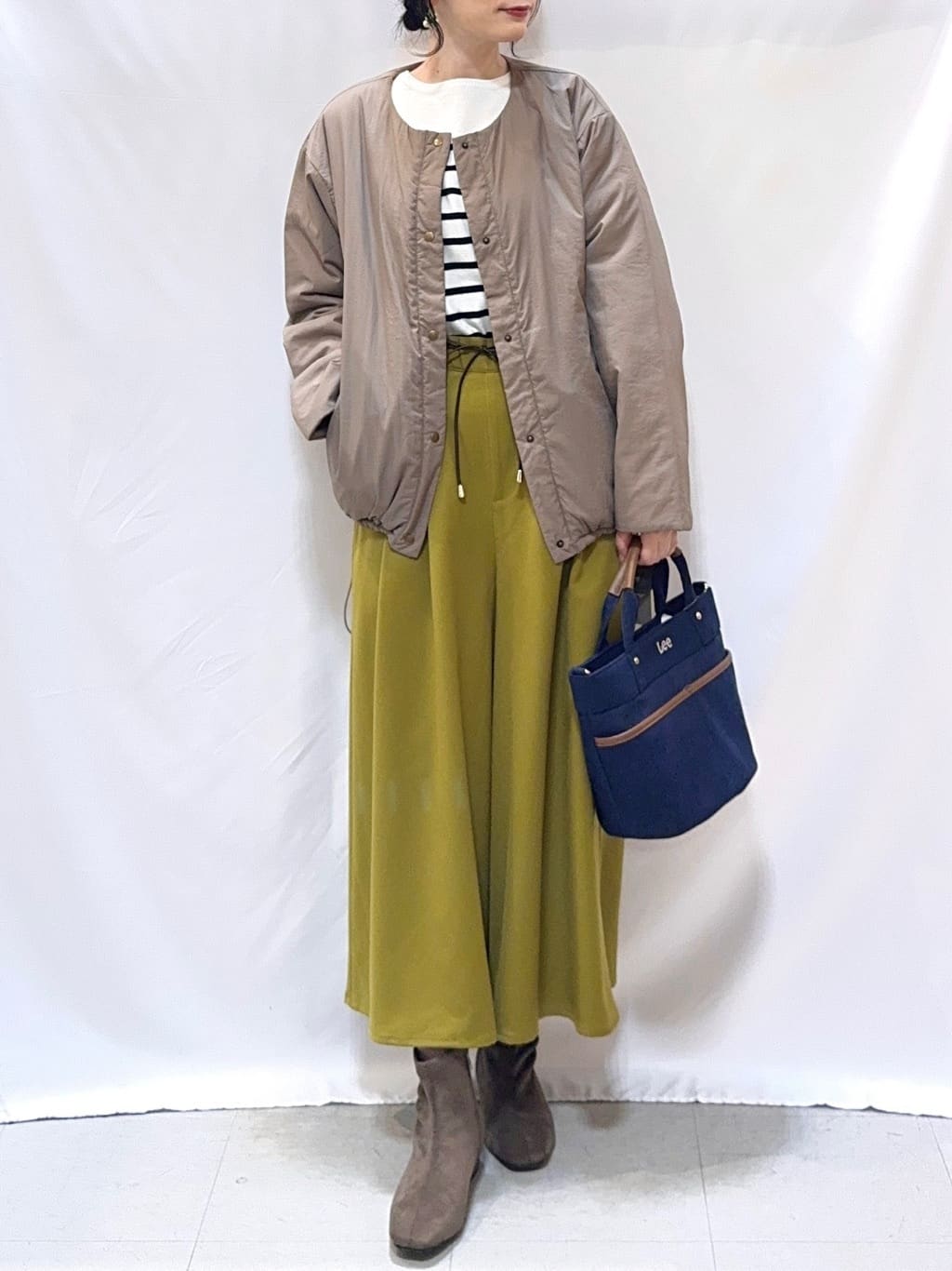 𝐇𝐢𝐫𝐨𝐦𝐢さんの「SHOO･LA･RUE｜【S-LL/2点セット】脚のラインを拾いにくい ベルト付きタックスカーチョパンツ」を使ったコーディネート