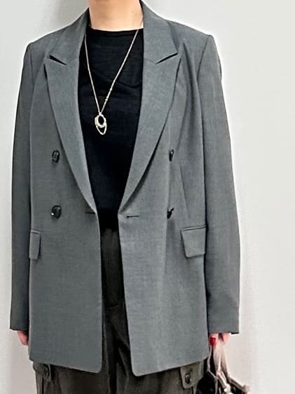 みなこさんの「UNTITLED｜【1枚で着映え/オンオフ着回し】フリルサテンブラウス」を使ったコーディネート