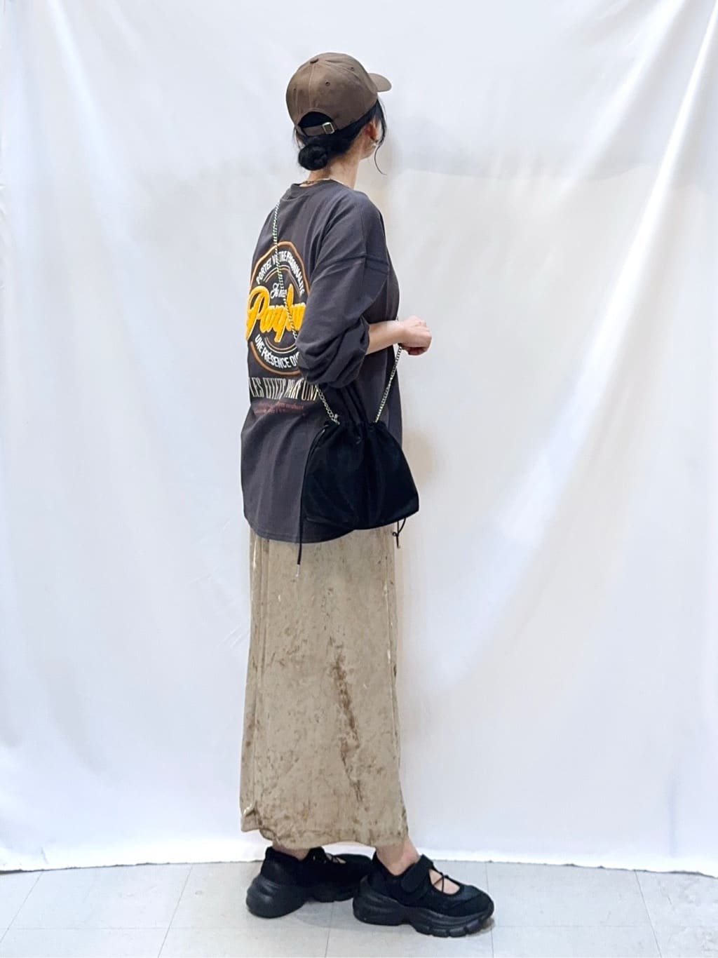 𝐇𝐢𝐫𝐨𝐦𝐢さんの「SHOO･LA･RUE｜グラフィックアソート BIGロンT」を使ったコーディネート