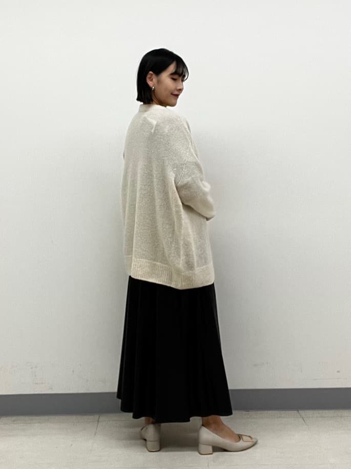 hinanoさんの「INDIVI｜【エアリー素材】ブークレ着流しニットカーディガン」を使ったコーディネート