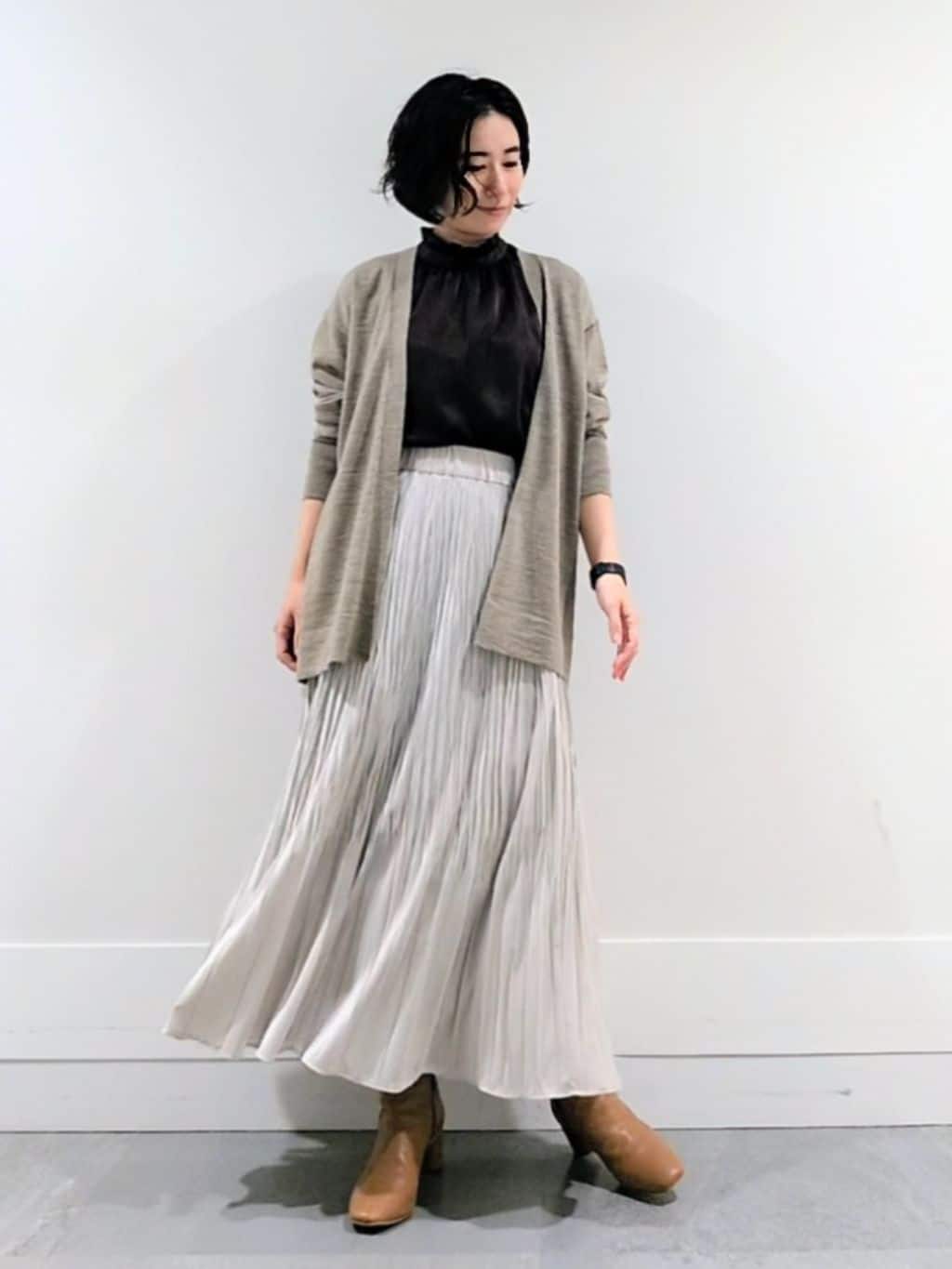 ミズタさんの「UNTITLED｜【アンサンブル可/洗える/ボタンなし】シルクウールカシミヤ 着流しカーディガン」を使ったコーディネート