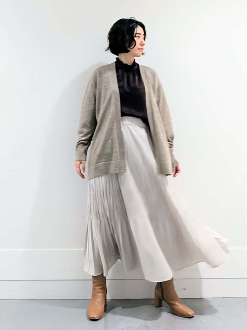 ミズタさんの「UNTITLED｜【アンサンブル可/洗える/ボタンなし】シルクウールカシミヤ 着流しカーディガン」を使ったコーディネート