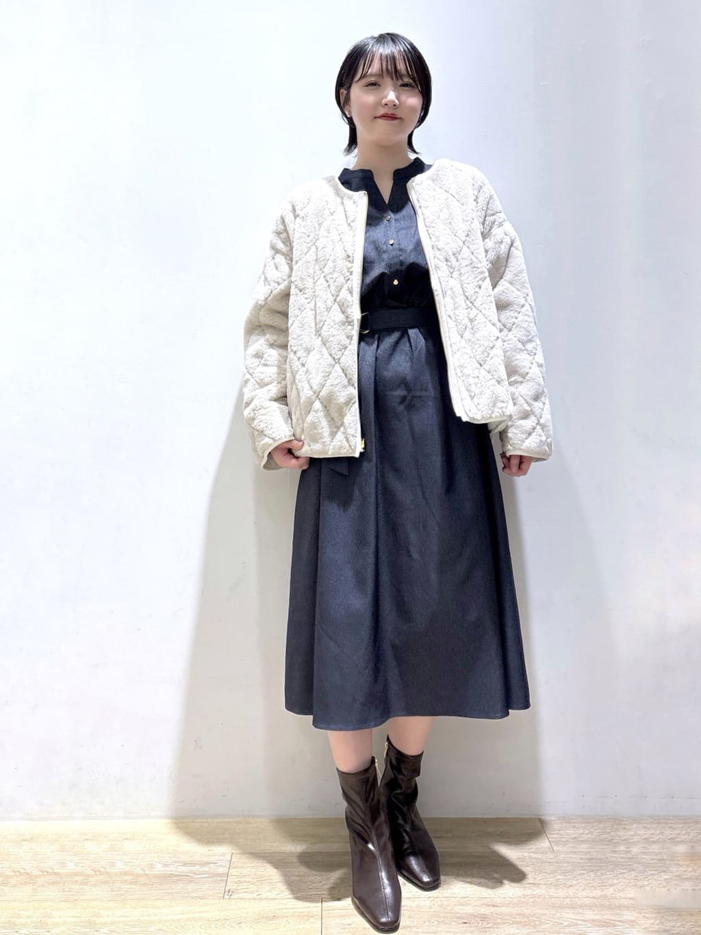 mizukiさんの「index｜シャンブレーツイルドッキングフレアワンピース【洗濯機OK／イージーアイロン】」を使ったコーディネート