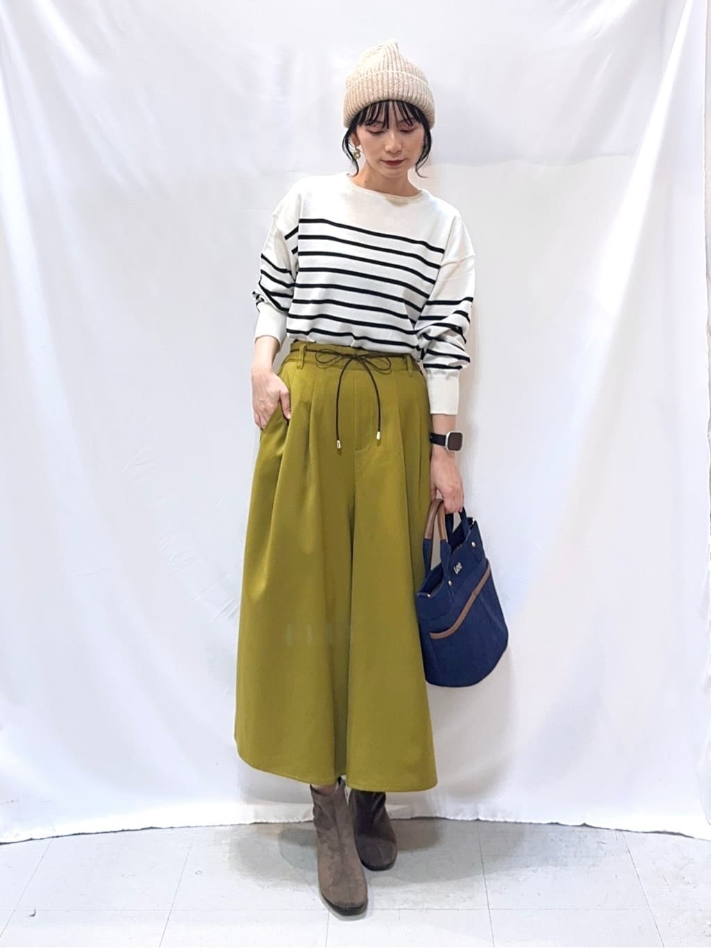 𝐇𝐢𝐫𝐨𝐦𝐢さんの「SHOO･LA･RUE｜【S-LL/2点セット】脚のラインを拾いにくい ベルト付きタックスカーチョパンツ」を使ったコーディネート