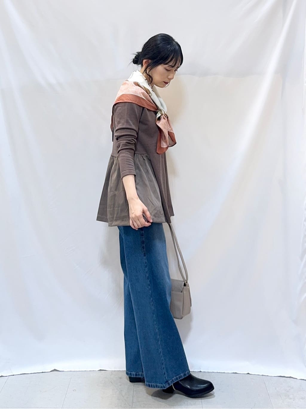 𝐇𝐢𝐫𝐨𝐦𝐢さんの「SHOO･LA･RUE｜【洗濯機可/S-LL/体型カバー】異素材きりかえ Aラインニット」を使ったコーディネート