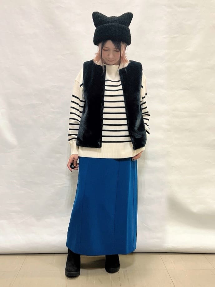 YUIさんの「SHOO･LA･RUE｜【洗濯後しわになりにくい】ポケット付き ナロースカート」を使ったコーディネート