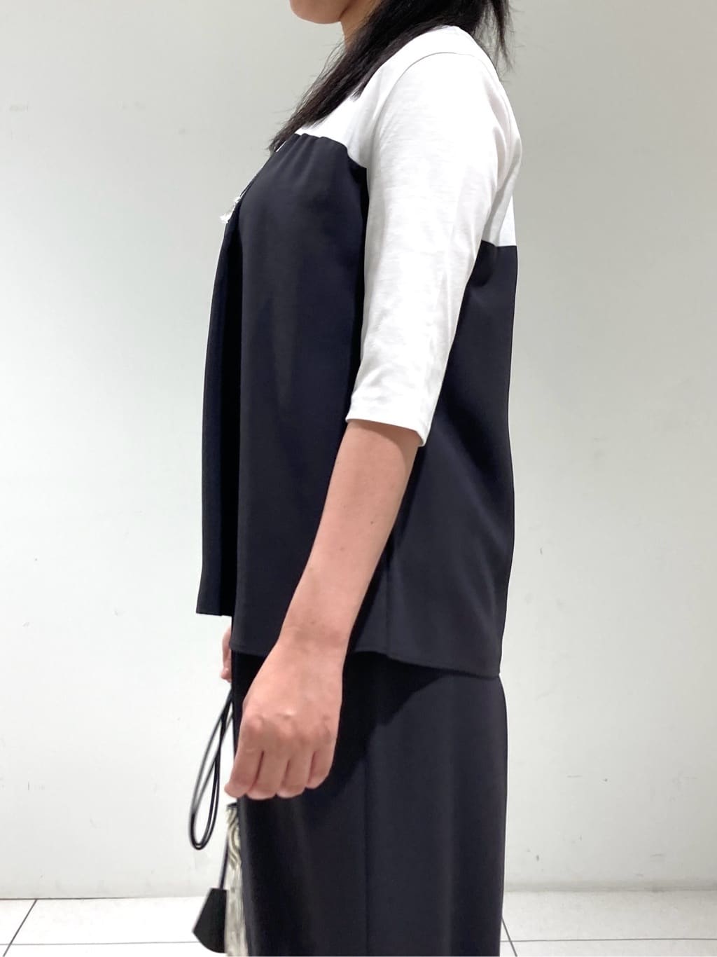 momokoさんの「INDIVI｜【セットアップ可能】ビスチェレイヤード風トップス」を使ったコーディネート