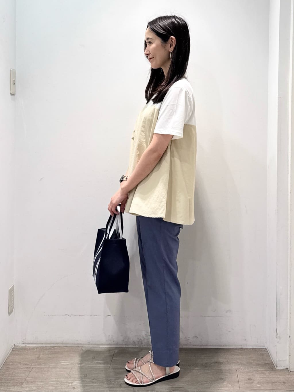 yuicciさんの「OPAQUE.CLIP｜麻混ハイストレッチイージースティックパンツ【洗濯機洗い可】」を使ったコーディネート