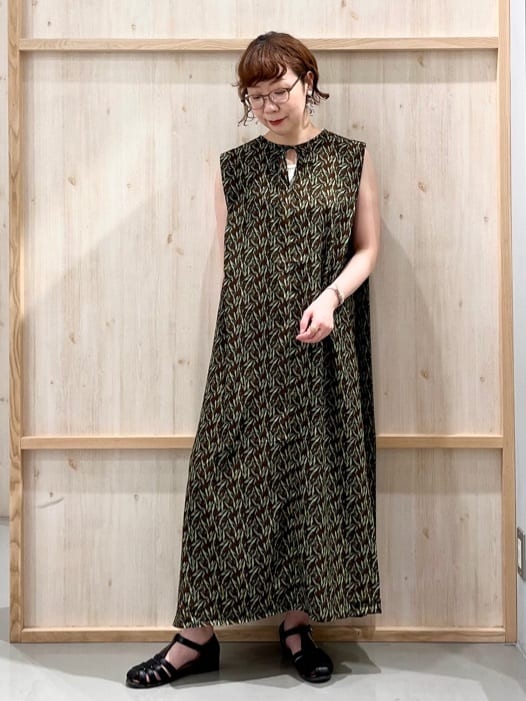 nakoさんの「THE SHOP TK｜ショルダータックワンピース【洗える】」を使ったコーディネート