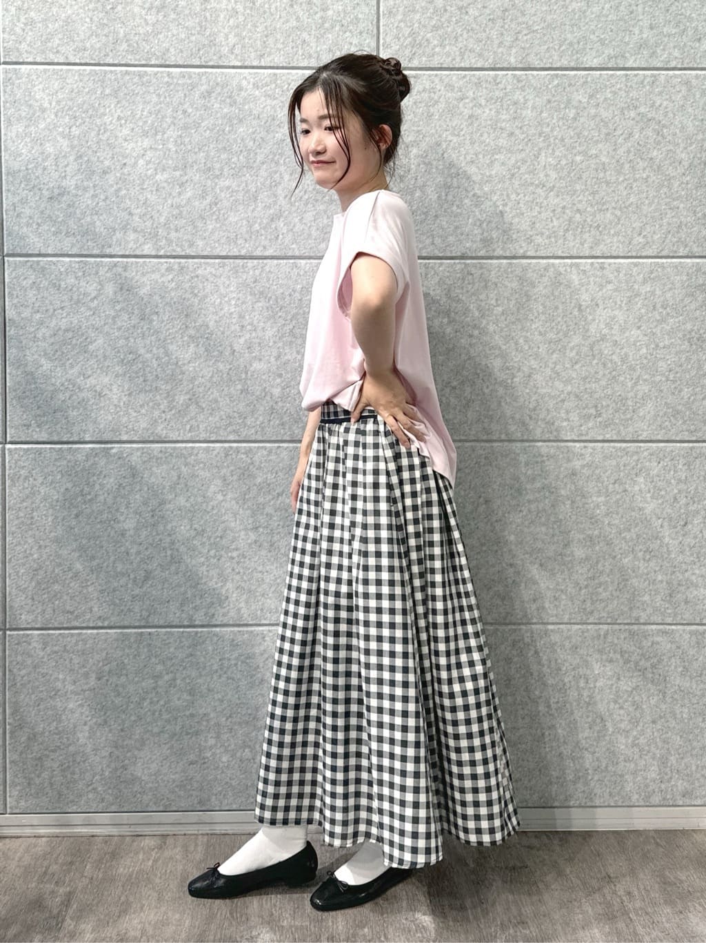 Harunaさんの「Dessin｜【二の腕カバー／UVカット】ロールアップスリーブ裾ギャザーカットソー」を使ったコーディネート