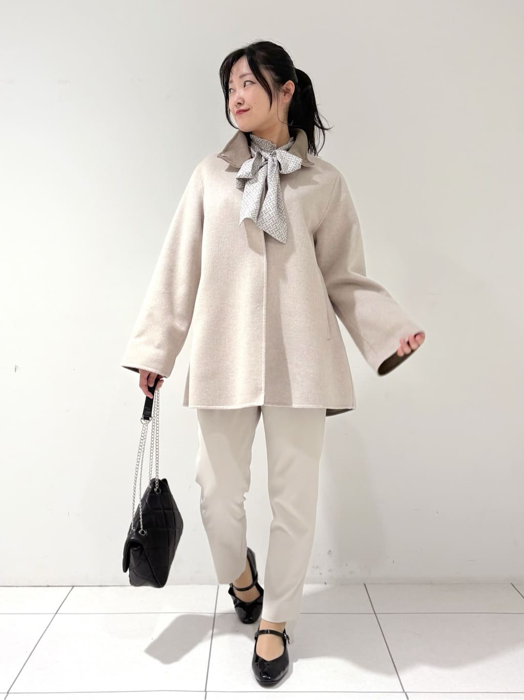 momokoさんの「INDIVI｜【配色デザイン／ミドル丈】ウールリバー テントラインコート」を使ったコーディネート