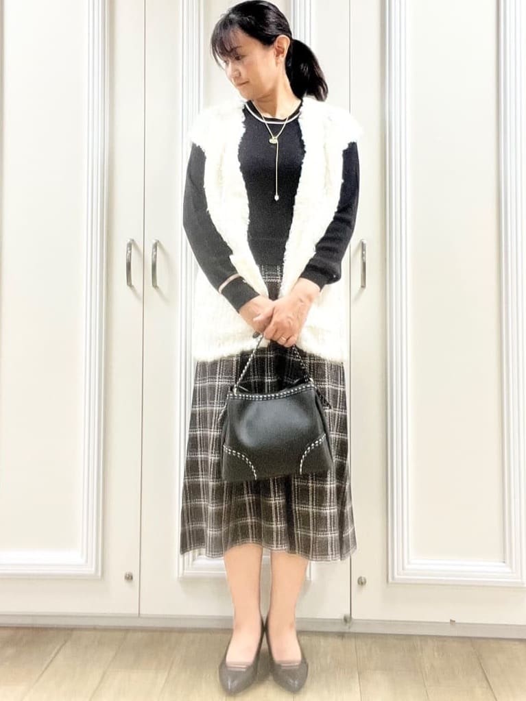 KAOさんの「Reflect｜【秋映え／ふんわり軽い／ゆったりシルエット】ファンシーヤーンベスト」を使ったコーディネート
