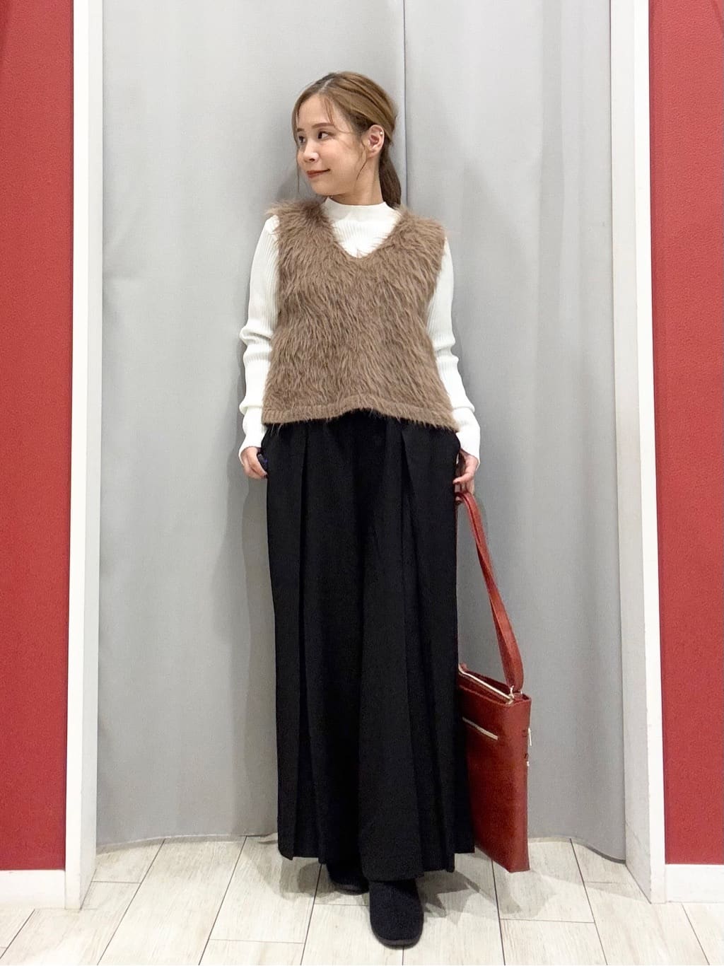 shioさんの「SHOO･LA･RUE｜【高レビュー/2点セット】着るだけでコーデが決まる フェザーニットベスト&times;リブニット」を使ったコーディネート