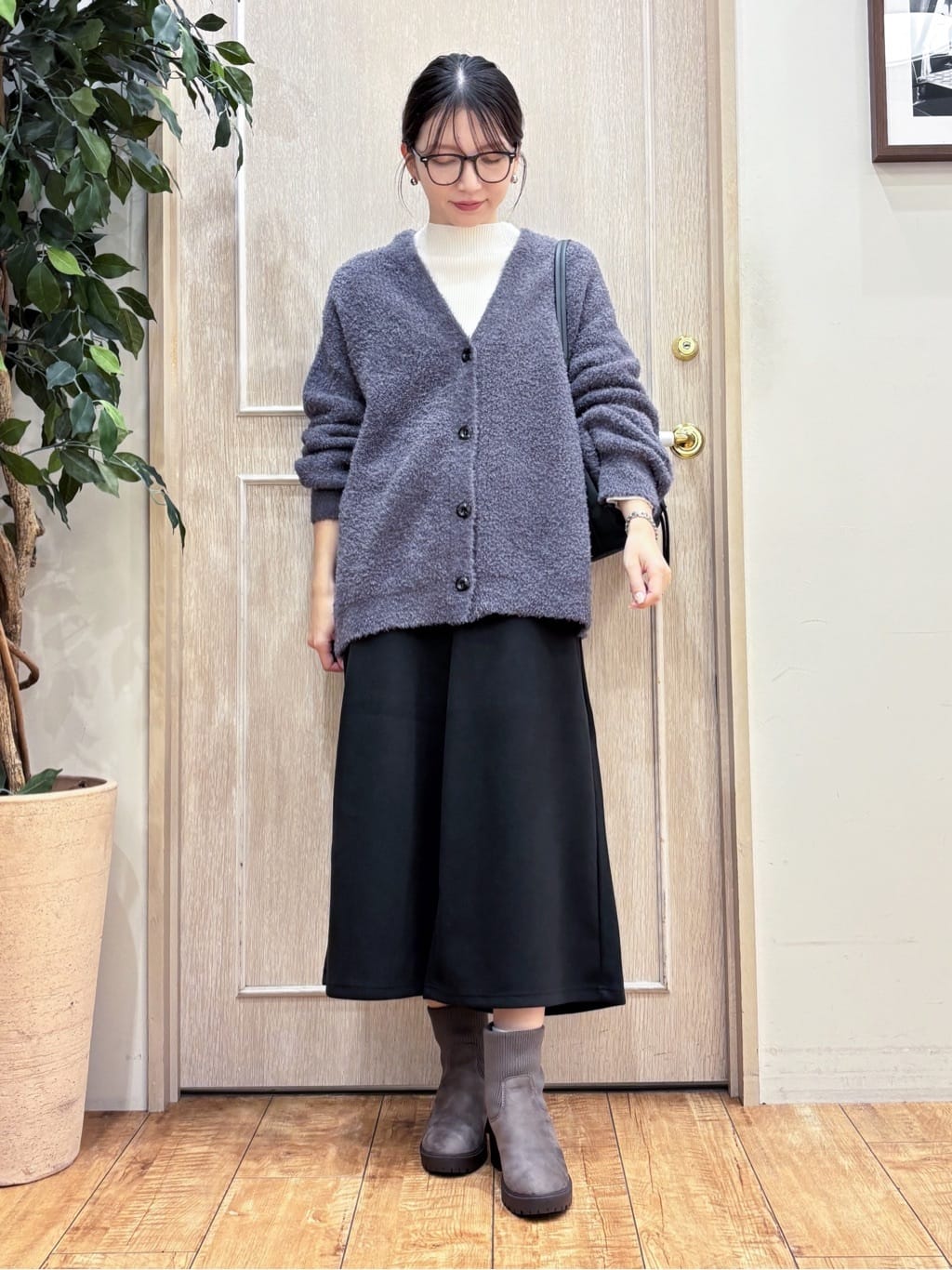 なみさんの「SHOO･LA･RUE｜【洗濯機可】美脚見え あったか圧縮ニット ガウチョパンツ」を使ったコーディネート
