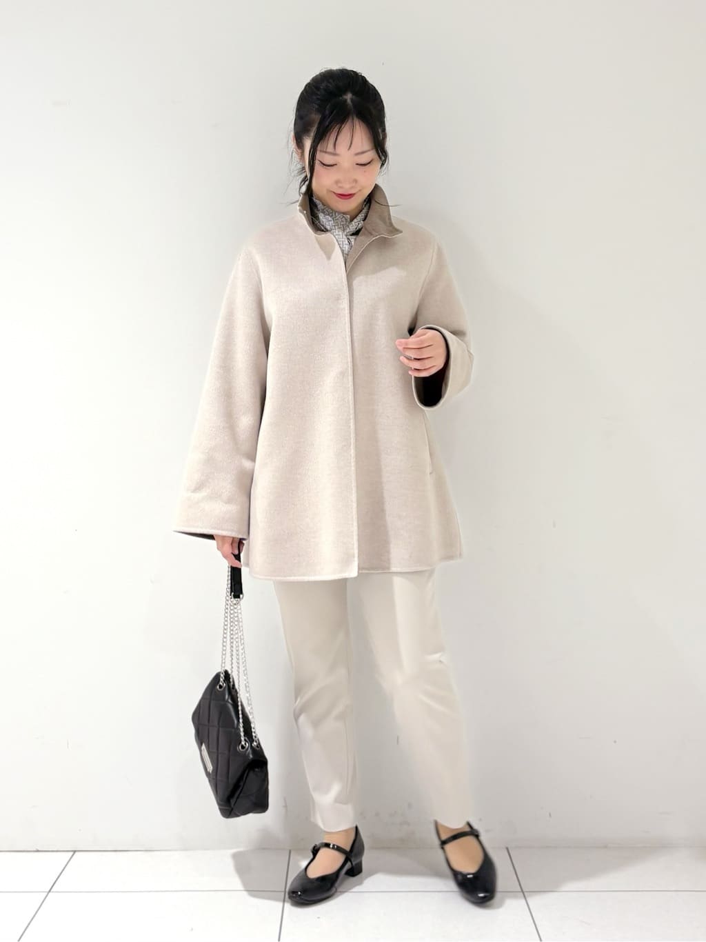 momokoさんの「INDIVI｜【配色デザイン／ミドル丈】ウールリバー テントラインコート」を使ったコーディネート