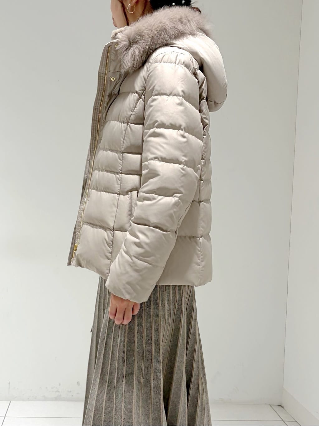 shioriさんの「INDIVI｜【名品／撥水／抗菌防臭】ショート丈リサイクルダウンコート」を使ったコーディネート