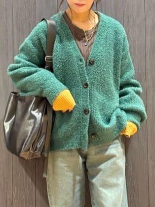 meiさんの「SHOO･LA･RUE｜【S-LL】思わず触れたくなる ふわふわ Vネックニットカーディガン」を使ったコーディネート