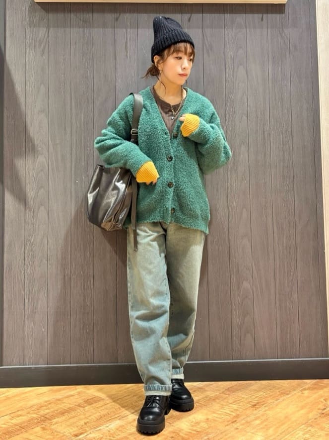 meiさんの「SHOO･LA･RUE｜【S-LL】思わず触れたくなる ふわふわ Vネックニットカーディガン」を使ったコーディネート