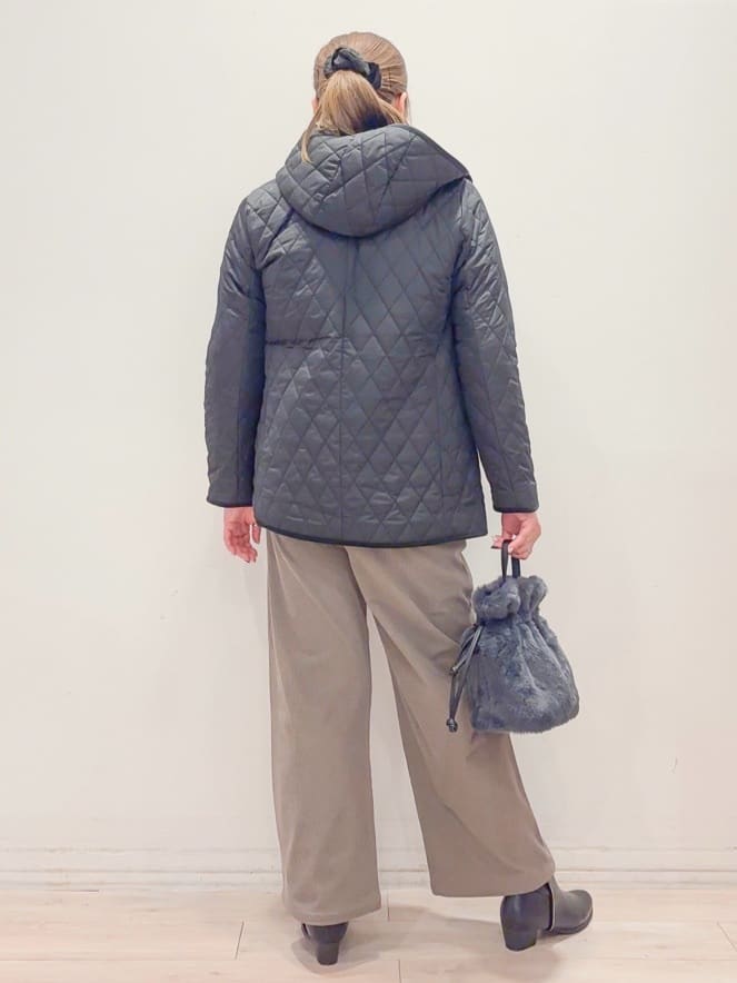 naoさんの「SHOO･LA･RUE｜【洗濯機可/ちくちくしにくい】大人のための スウェットライク刺繍ロゴニット」を使ったコーディネート