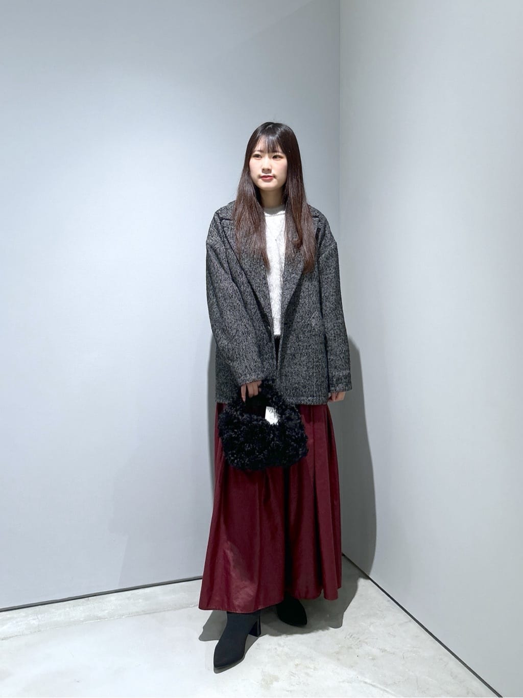 Renoさんの「INDIVI｜レザーライクマキシスカート」を使ったコーディネート