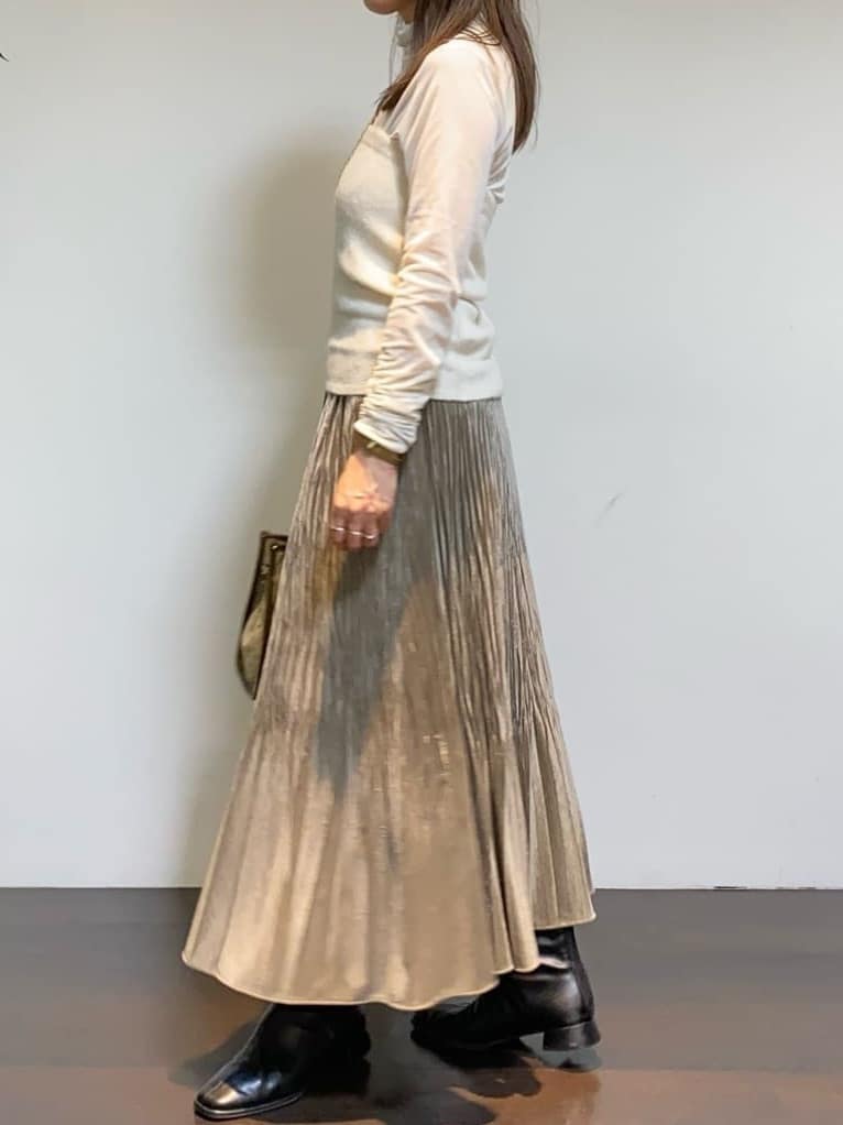 tomoさんの「UNTITLED｜【トレンド/柔らかな素材感】ビスチェセットカーディガン」を使ったコーディネート