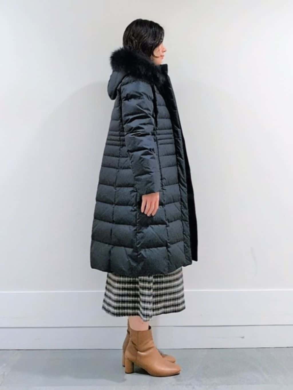 ミズタさんの「UNTITLED｜【はっ水機能/フード取り外し可/防寒】ロングダウンコート」を使ったコーディネート
