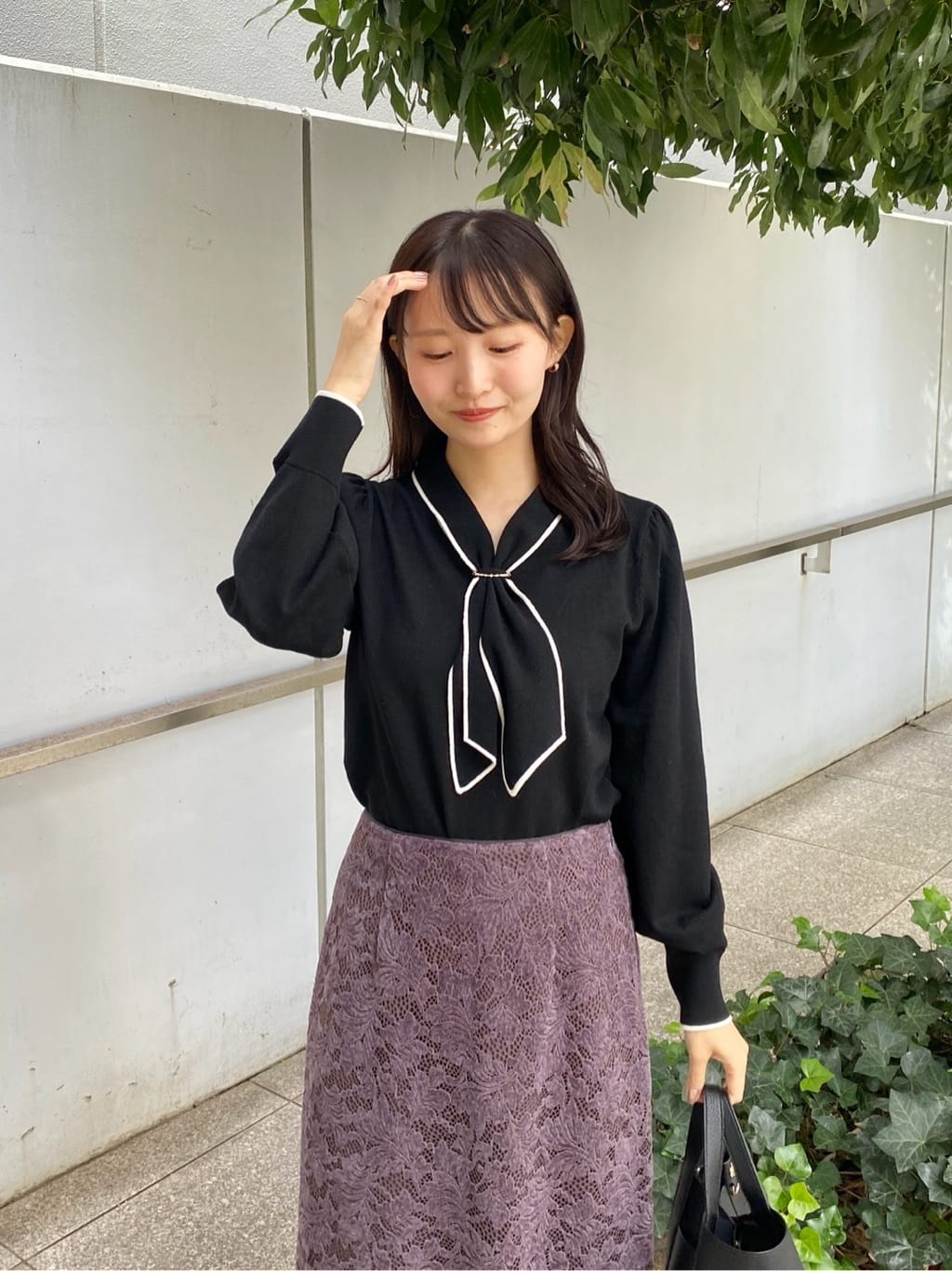 みさかさんの「index｜ゴールドパーツ付きボウタイニット【洗濯機OK】《10col／XS～LL》」を使ったコーディネート
