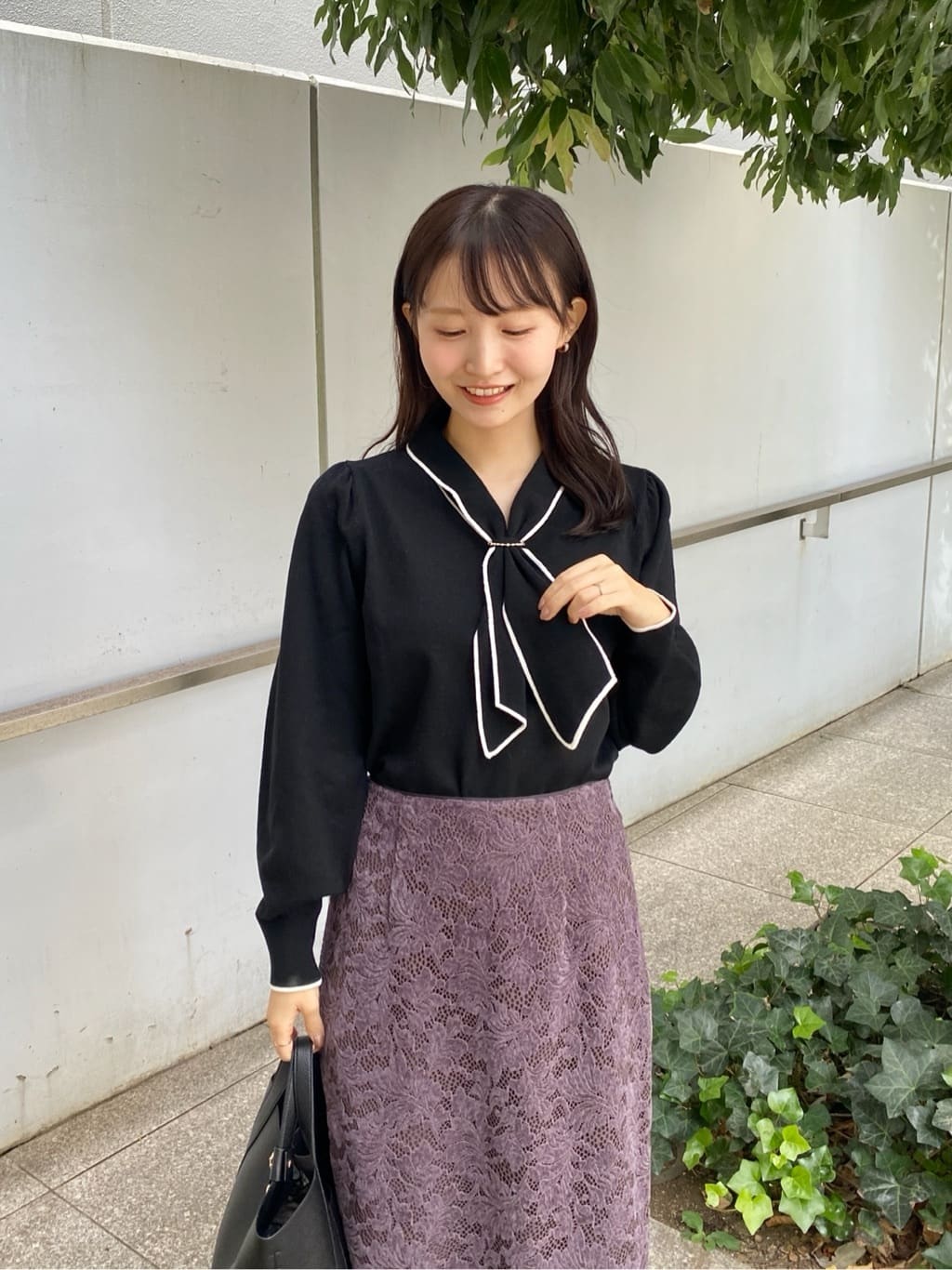 みさかさんの「index｜ゴールドパーツ付きボウタイニット【洗濯機OK】《10col／XS～LL》」を使ったコーディネート
