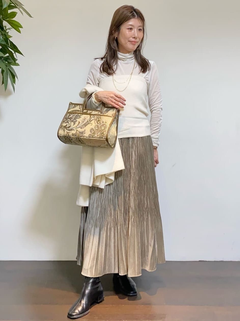 tomoさんの「UNTITLED｜【トレンド/柔らかな素材感】ビスチェセットカーディガン」を使ったコーディネート