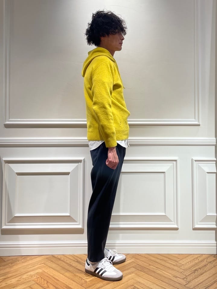 橋本さんの「DRESSTERIOR｜◆カシミヤブレンドフードニット」を使ったコーディネート