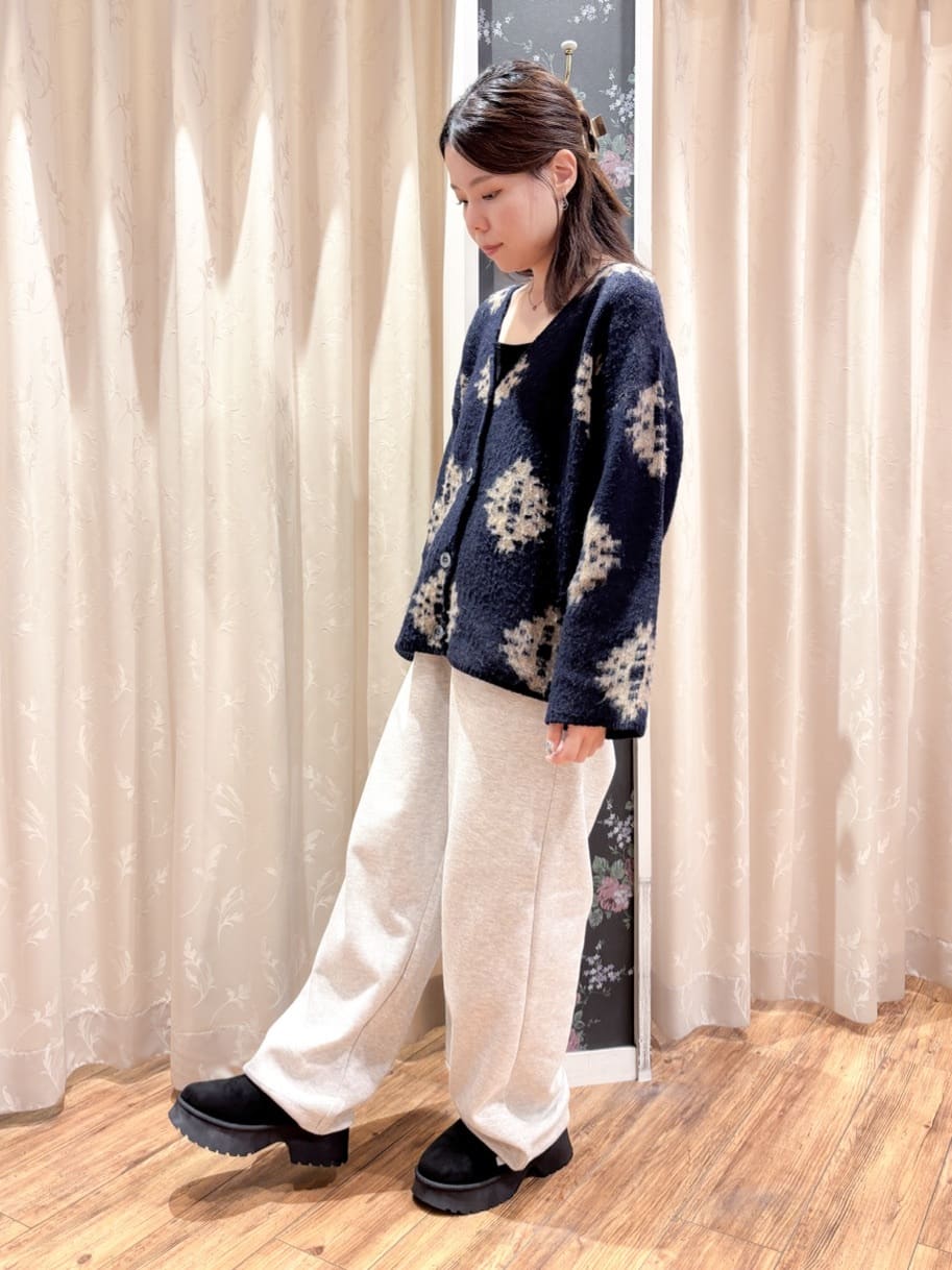 りぃさんの「SHOO･LA･RUE｜羽織るだけでスタイリングの主役に 起毛柄カーディガン」を使ったコーディネート