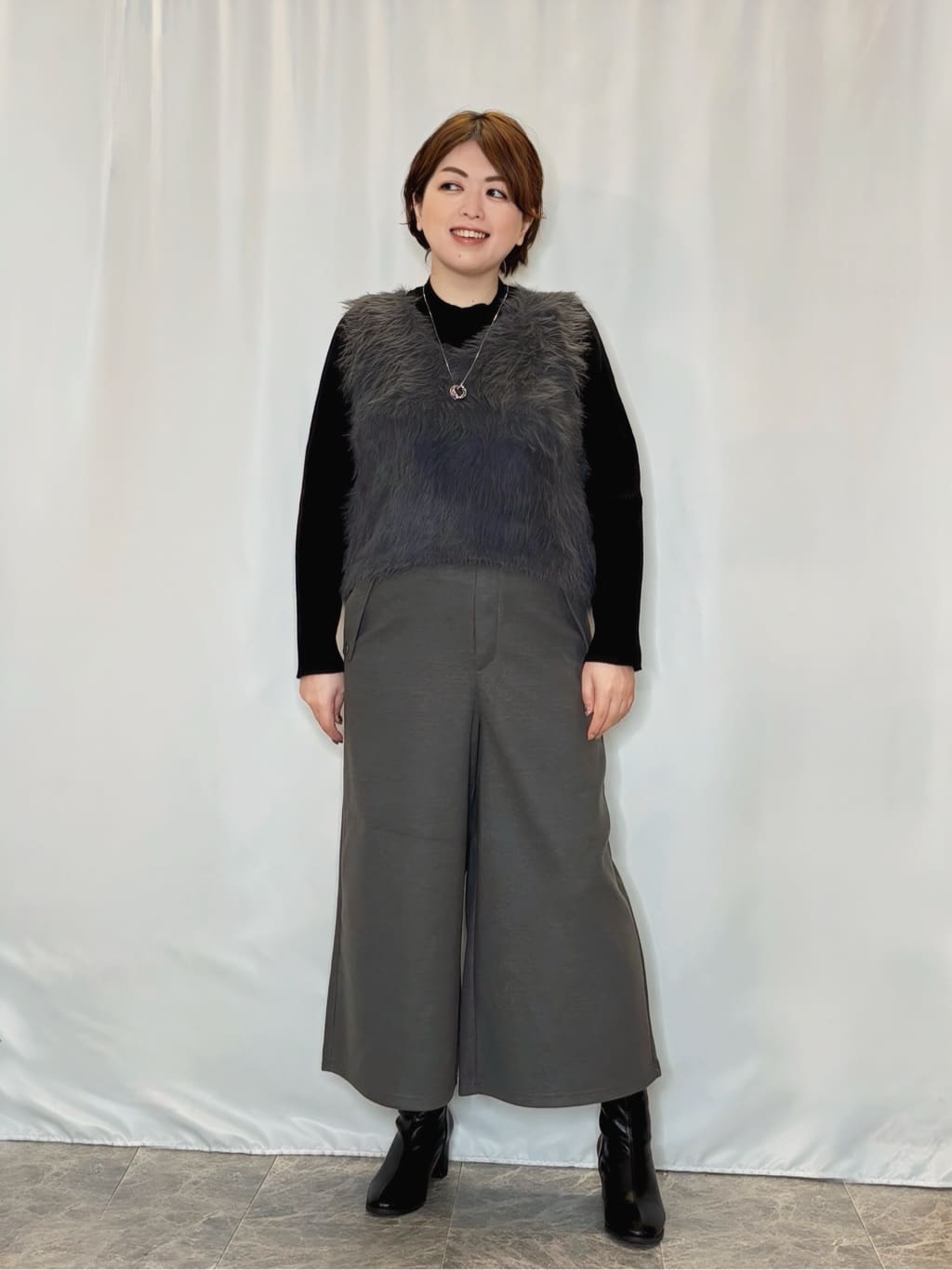 たみさんの「SHOO･LA･RUE｜【洗濯機可】美脚見え あったか圧縮ニット ガウチョパンツ」を使ったコーディネート