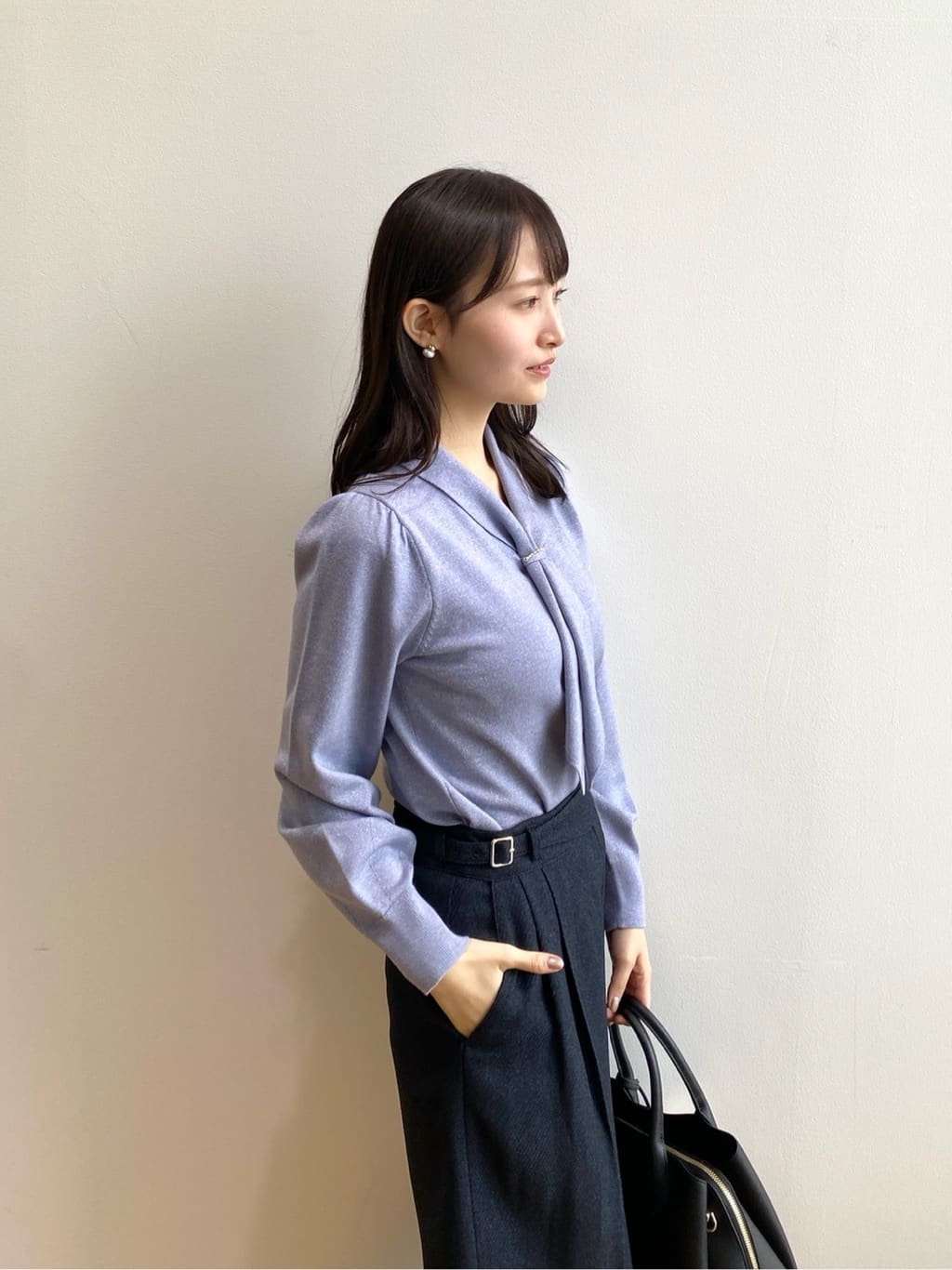 みさかさんの「index｜ゴールドパーツ付きボウタイニット【洗濯機OK】《10col／XS～LL》」を使ったコーディネート