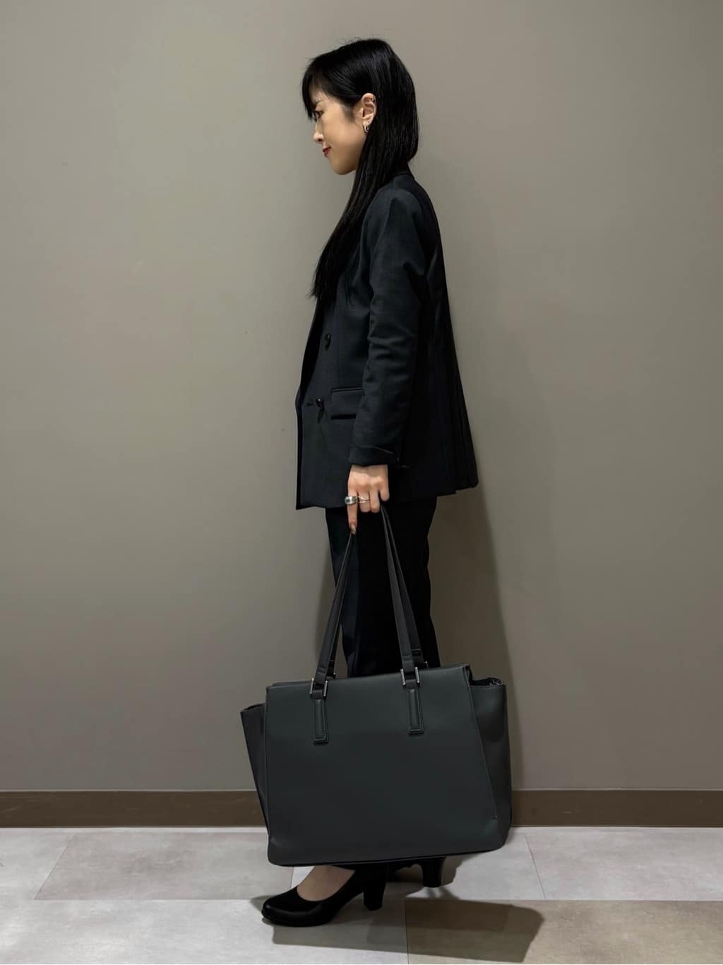 KEIKOさんの「INDIVI｜【日本製／スーツ／通勤】シルクウールストレッチ ダブルジャケット」を使ったコーディネート