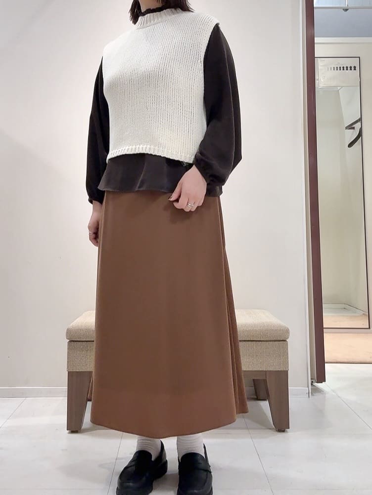 YUIさんの「UNTITLED｜【レイヤード/前ボタン】2WAYニットベスト」を使ったコーディネート