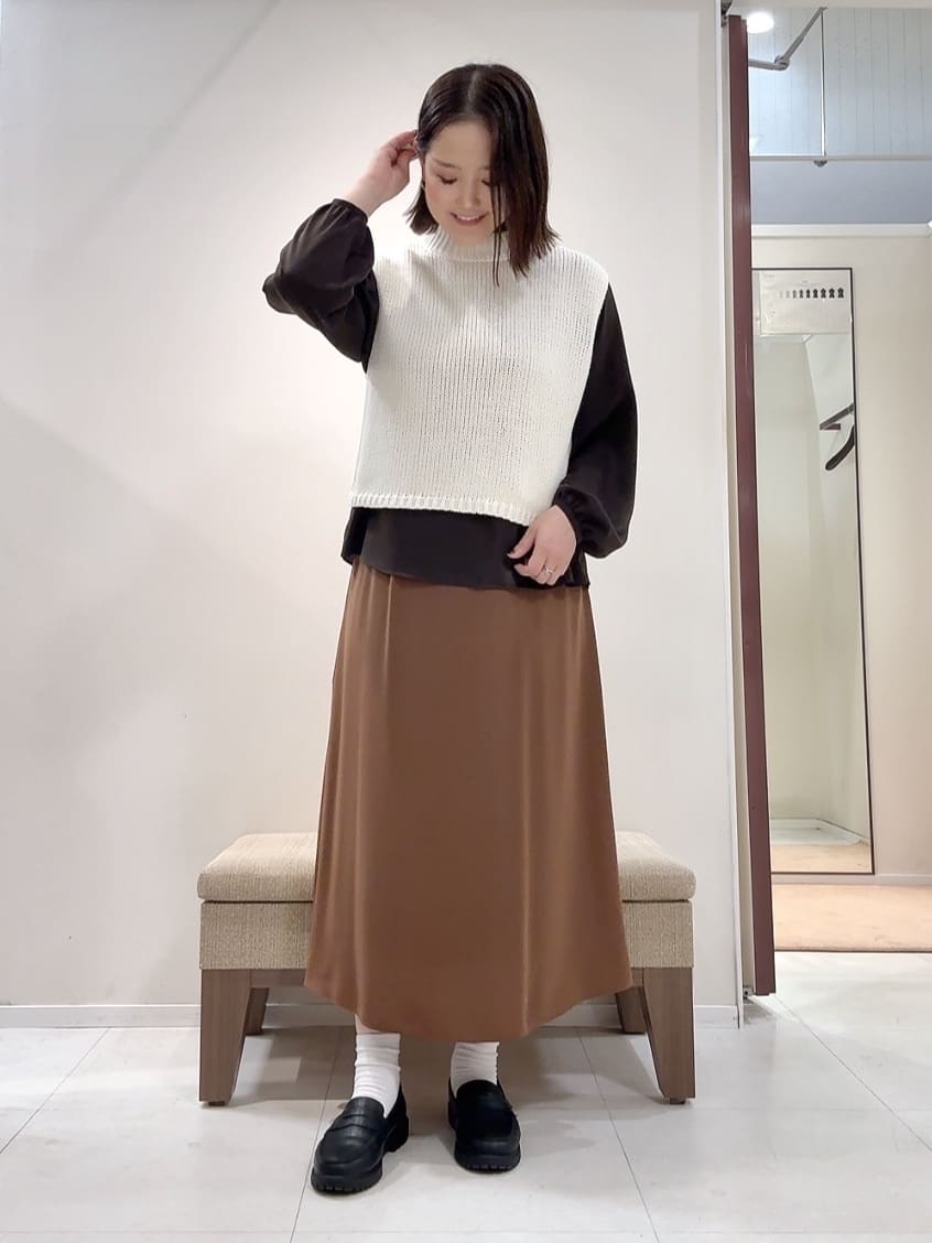 YUIさんの「UNTITLED｜【レイヤード/前ボタン】2WAYニットベスト」を使ったコーディネート
