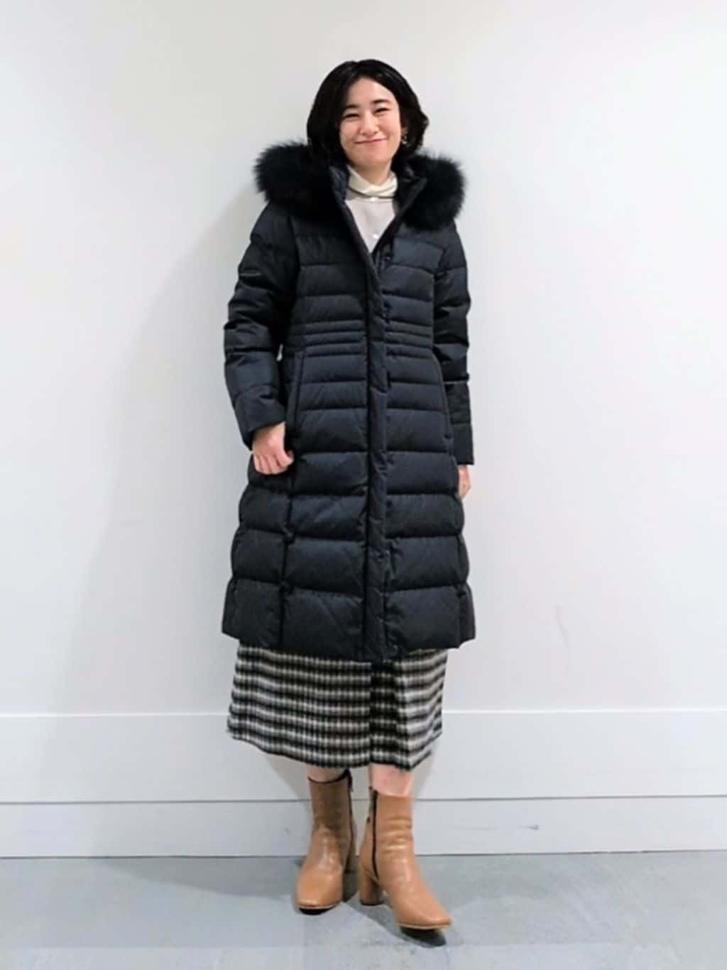 ミズタさんの「UNTITLED｜【はっ水機能/フード取り外し可/防寒】ロングダウンコート」を使ったコーディネート