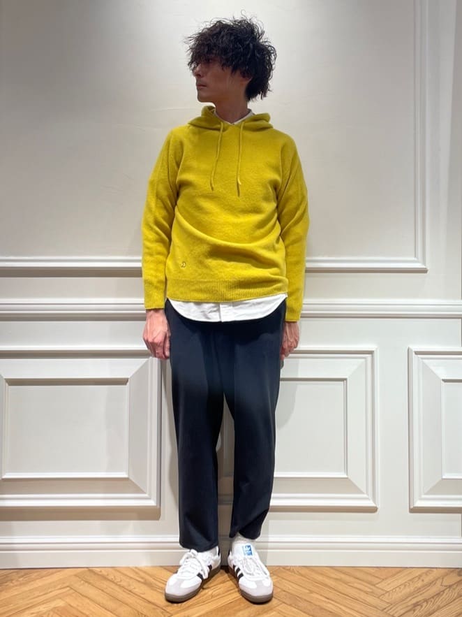 橋本さんの「DRESSTERIOR｜◆カシミヤブレンドフードニット」を使ったコーディネート