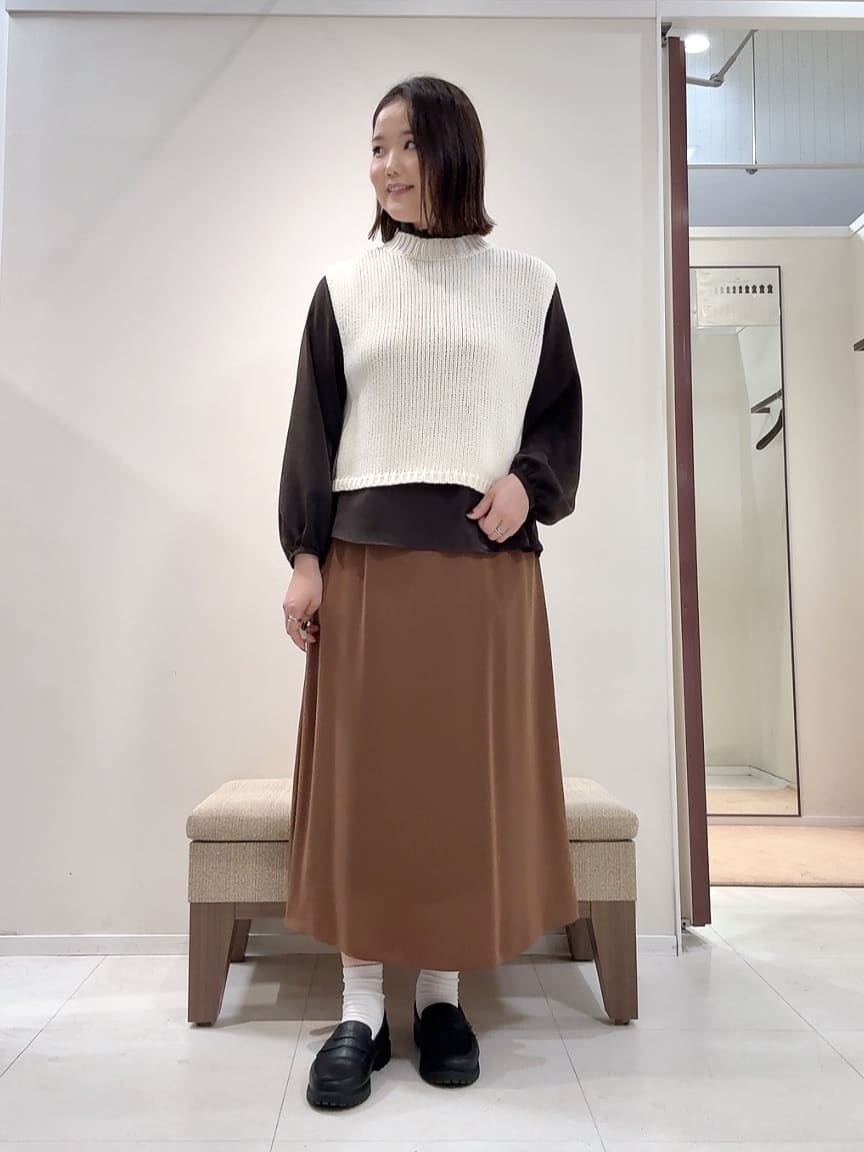 YUIさんの「UNTITLED｜【レイヤード/前ボタン】2WAYニットベスト」を使ったコーディネート
