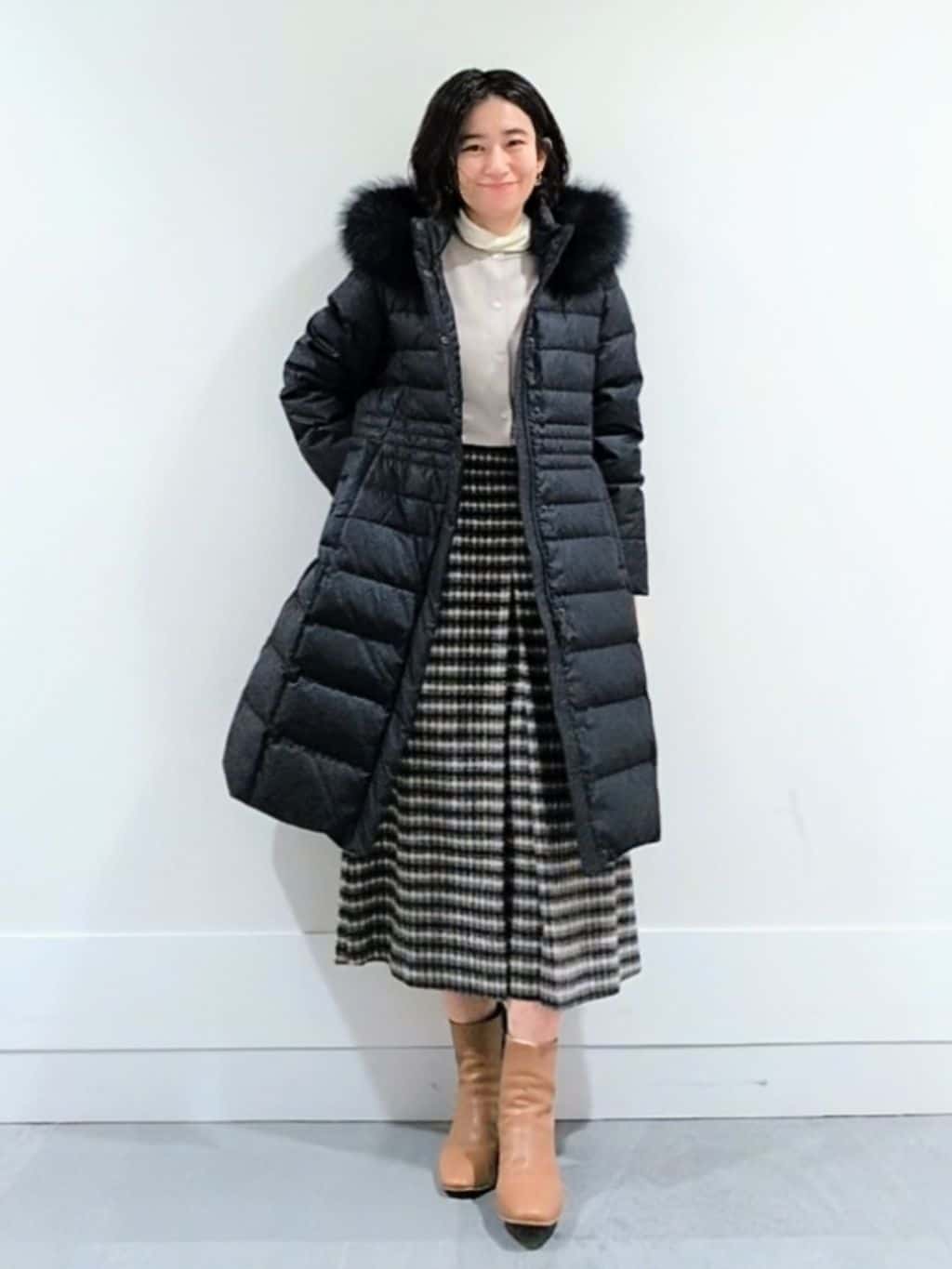 ミズタさんの「UNTITLED｜【はっ水機能/フード取り外し可/防寒】ロングダウンコート」を使ったコーディネート