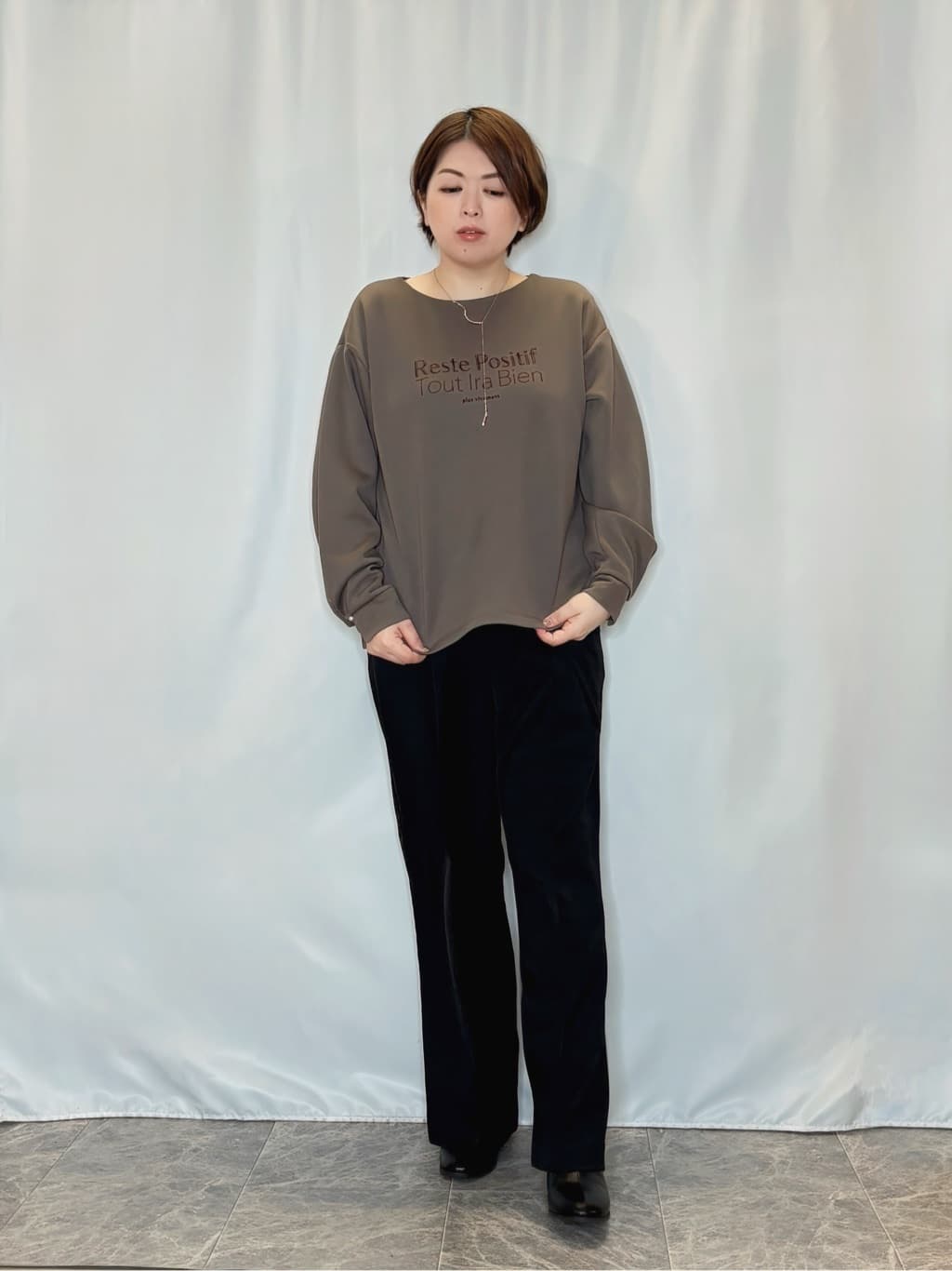 たみさんの「SHOO･LA･RUE｜【S-LL】大人のデイリースタイルに お袖タック フェイクパール付きトップス」を使ったコーディネート