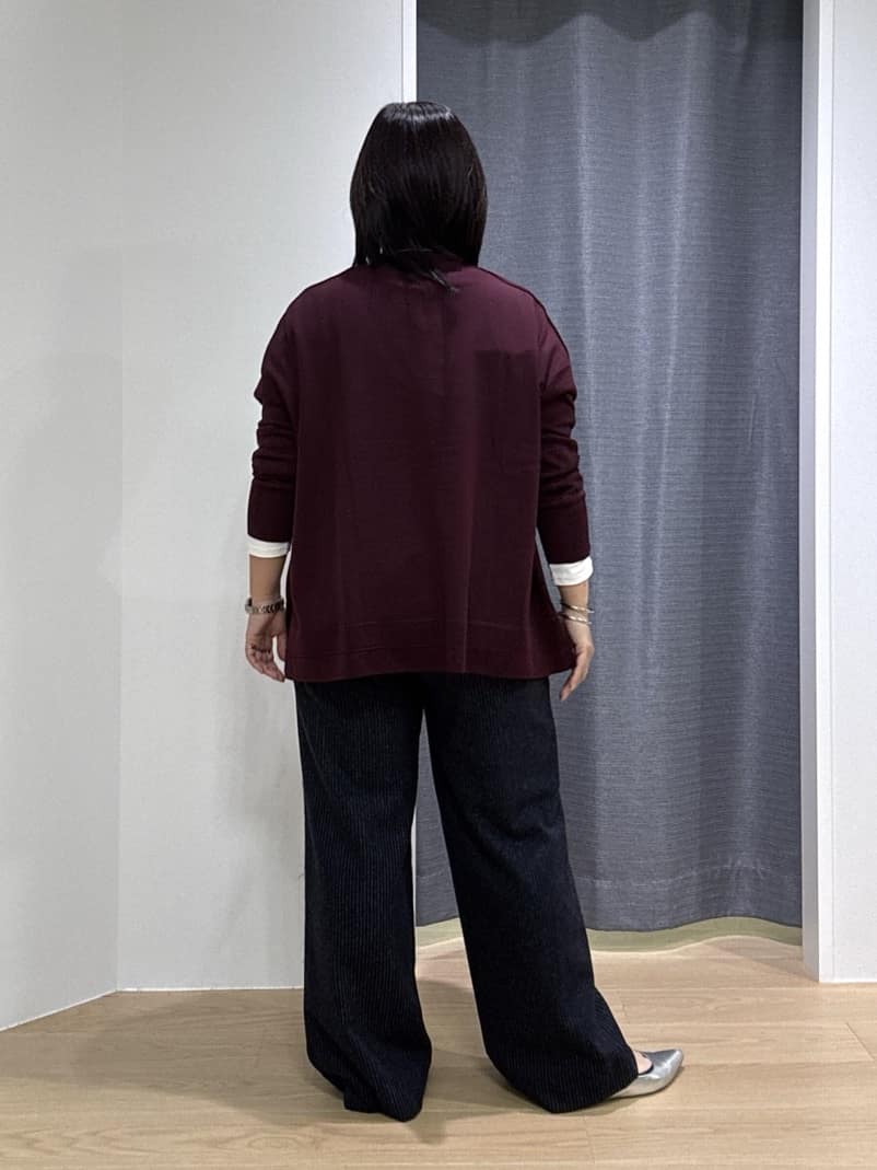 Akiさんの「INDIVI｜【洗える／毛玉になりにくい】エクストラファインウール ハイネックニット」を使ったコーディネート